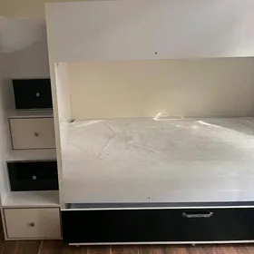 Продаётся кровать, шифоньер