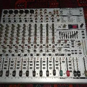 Pult 1832, kanes 2800, mikrofo