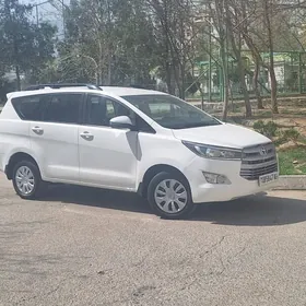 Toyota Innova 2021