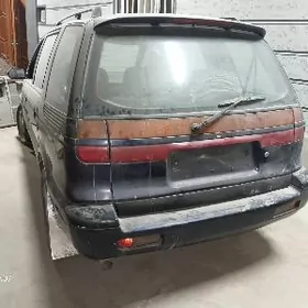 Mitsubishi Chariot 1993