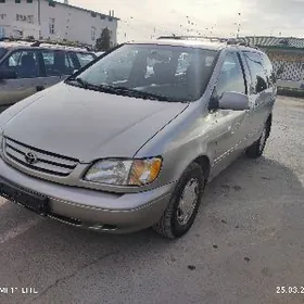 Toyota Sienna 2001