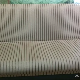 диван и шифоньер