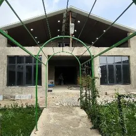 9 Komisar. 16 Sotok.