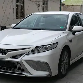 Toyota Camry 2021