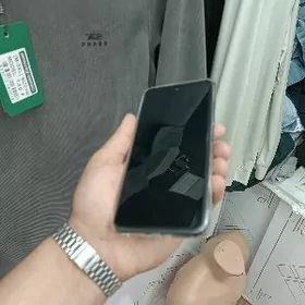 Infinix hot 40i 8+8/128.