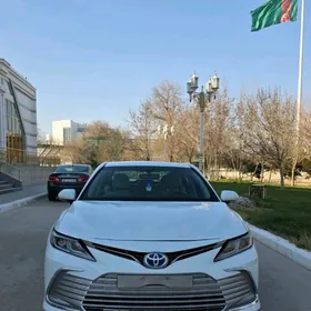 Toyota Camry 2021
