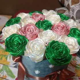 elle ýasalan gül iskustweni