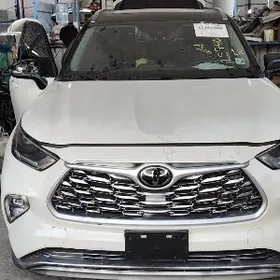 Toyota Highlander 2021
