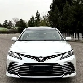 Toyota Camry 2021