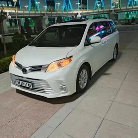 Toyota Sienna 2020