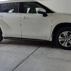 Toyota Highlander Hybrid 2021