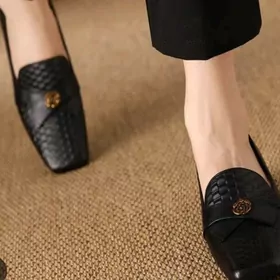 Gara renkli klassyk köwüş