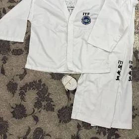 Спортивные одежды Таэквандо.