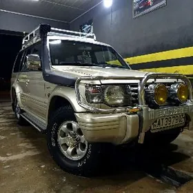 Mitsubishi Pajero 1992