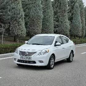 Nissan Versa 2013