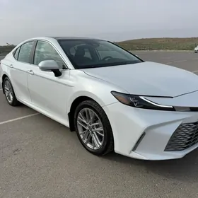 Toyota Camry 2025