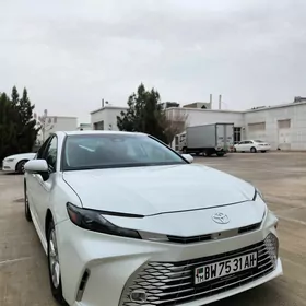 Toyota Camry 2025