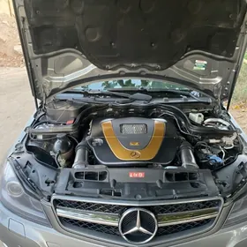 Mercedes-Benz C300 2011