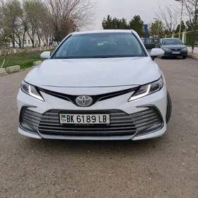 Toyota Camry Hybrid 2021
