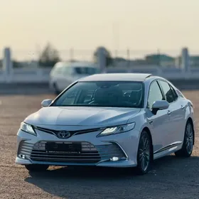Toyota Camry 2021