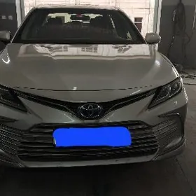 Toyota Camry Hybrid 2021