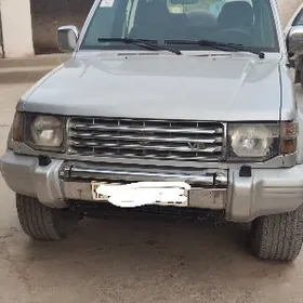Mitsubishi Pajero 1992