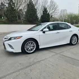 Toyota Camry 2018