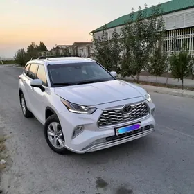 Toyota Highlander 2021