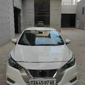 Nissan Versa 2020