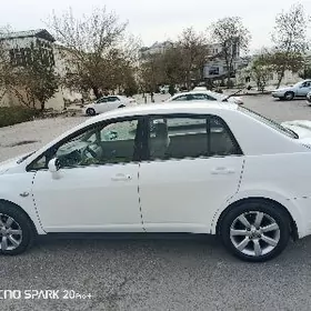 Nissan Tiida 2008