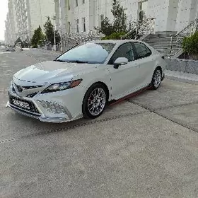 Toyota Camry 2021