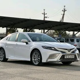 Toyota Camry 2021