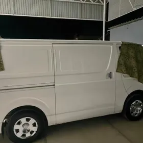 Toyota Hiace 2010