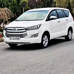 Toyota Innova 2020