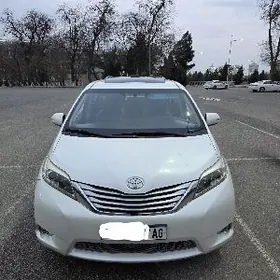 Toyota Sienna 2015