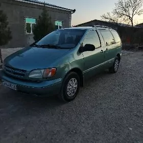 Toyota Sienna 1999