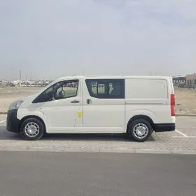 Toyota Hiace 2022
