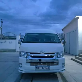 Toyota Hiace 2011
