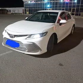 Toyota Camry Hybrid 2022