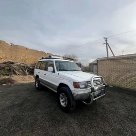 Mitsubishi Pajero 1995