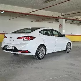 Hyundai Elantra 2020