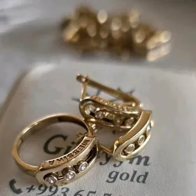 gyzyl komplekt messika.