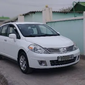 Nissan Versa 2011
