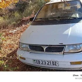 Mitsubishi Chariot 1993