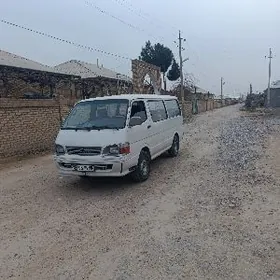 Toyota Hiace 2003