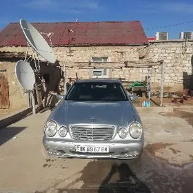 Mercedes-Benz E320 2001