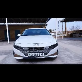 Hyundai Elantra 2022