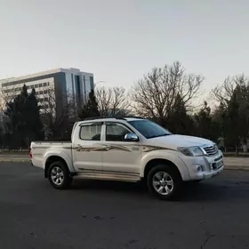 Toyota Hilux 2013