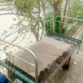 кровать железная