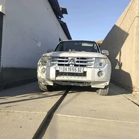 Mitsubishi Pajero 2008